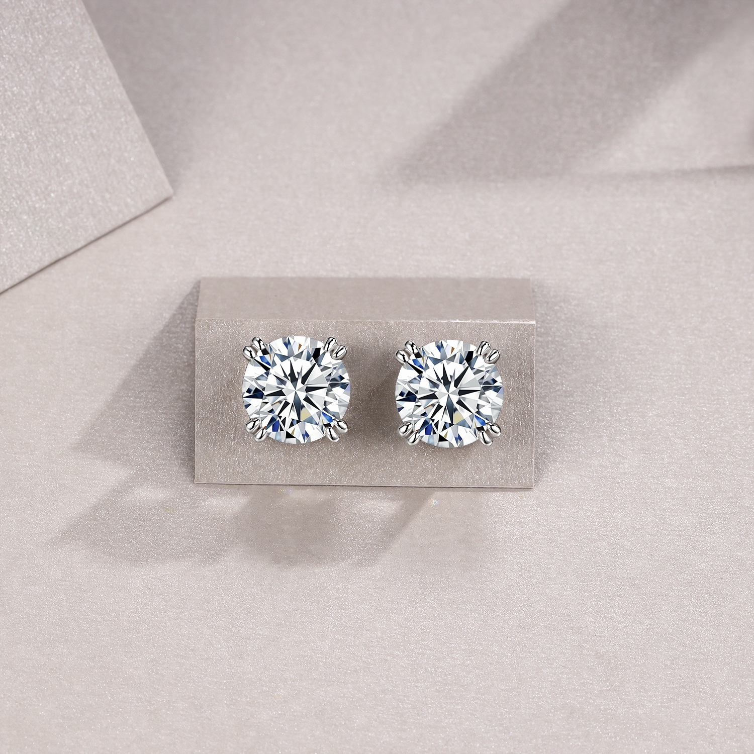 A Luxurious And Fashionable Minimalist Jewelry Earring Set Featuring 3 Carats Of Top-quality Morganite, Made Of S925 Silver Electroplated With Platinum. - Image 3