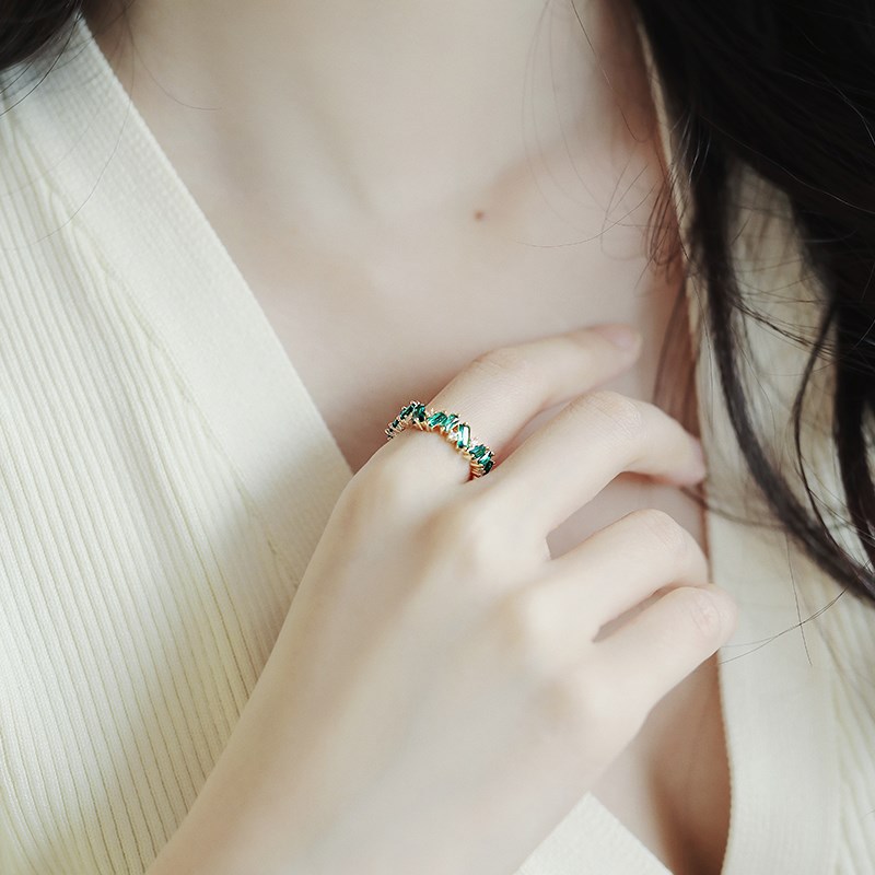 Minimalist Emerald Gemstone Index Ring - Image 2