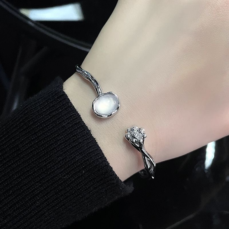Flower Bud Moonstone Special-interest Design French Gemstone Ring For Women - Image 4