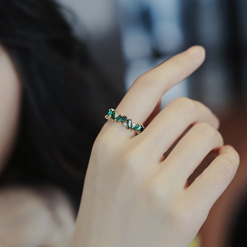 Minimalist Emerald Gemstone Index Ring - Image 4