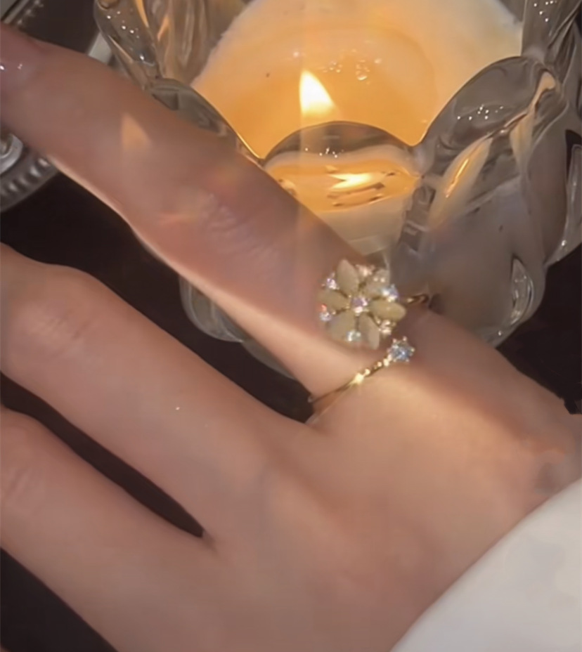 Ladies Fashion Opal Spinning Flower Ring - Image 3