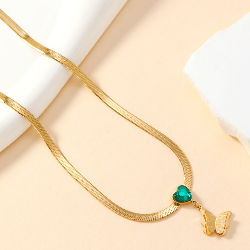 Titanium Steel Necklace Women's Retro Love Emerald - Image 3