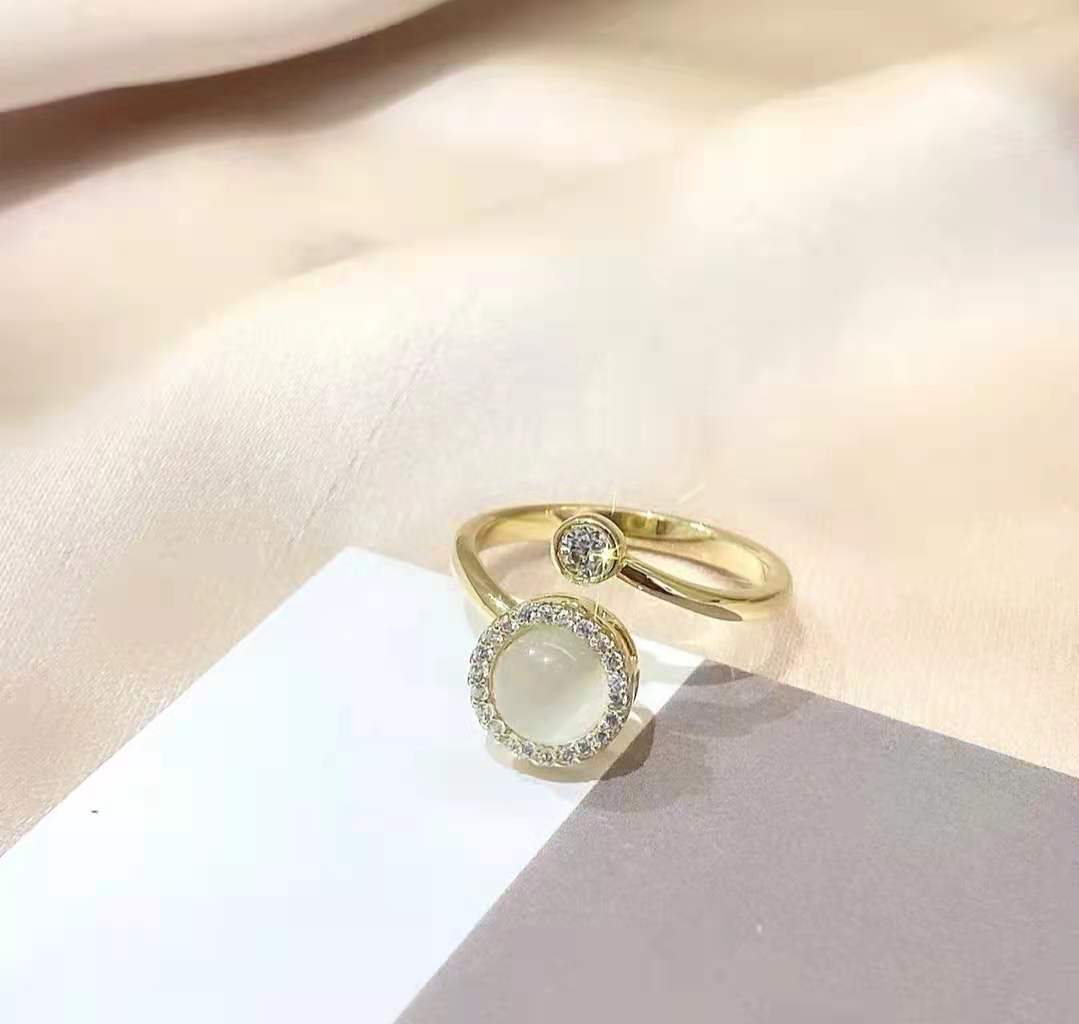 Female Fashion Cat's Eye Moonstone Rotatable Ring - Image 4
