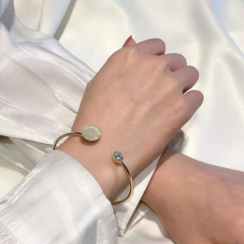 Female Fashion Cat's Eye Moonstone Rotatable Ring - Image 3