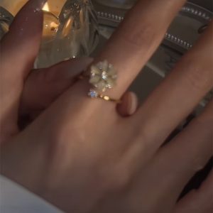 Ladies Fashion Opal Spinning Flower Ring