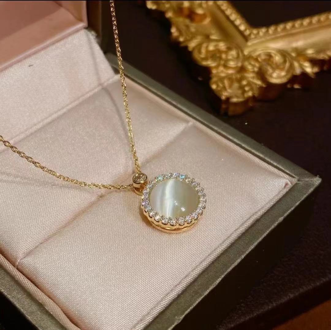 Female Fashion Cat's Eye Moonstone Rotatable Ring - Image 5